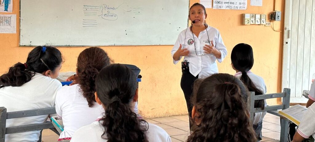 © ACNUR/Pierre-Marc René Un grupo de la Escuela Secundaria Federal José María Morelos y Pavón de Tenosique, Tabasco. Esta escuela acoge a varios alumnos refugiados y solicitantes de asilo.